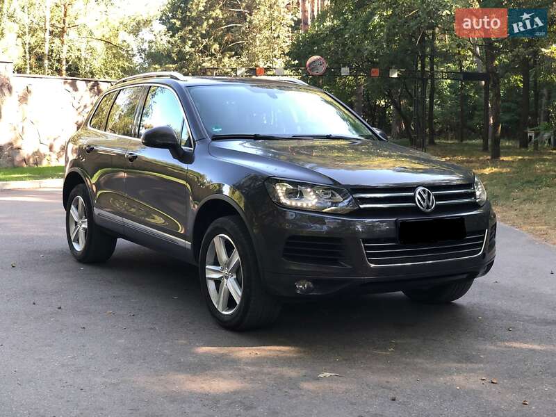 Внедорожник / Кроссовер Volkswagen Touareg 2012 в Киеве