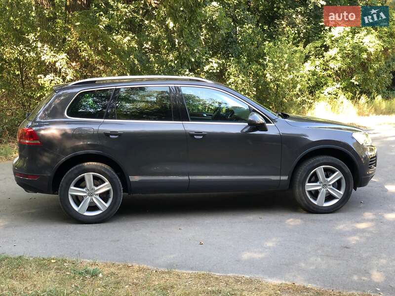 Внедорожник / Кроссовер Volkswagen Touareg 2012 в Киеве