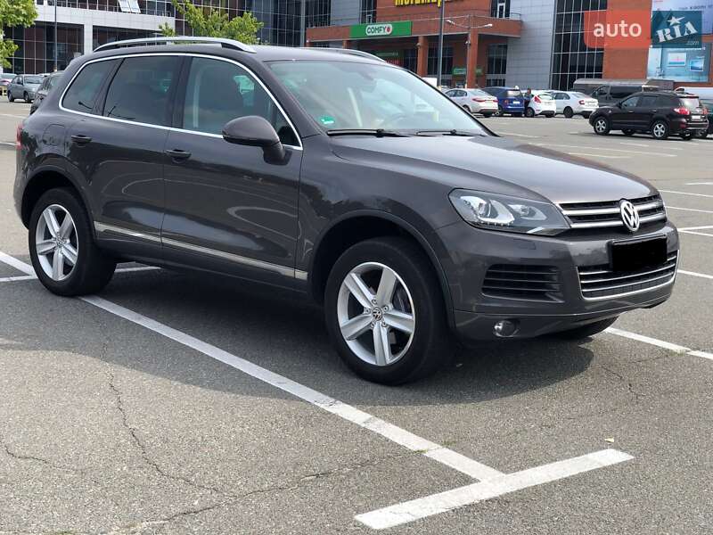 Внедорожник / Кроссовер Volkswagen Touareg 2011 в Броварах