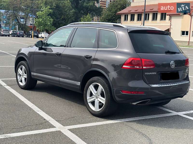 Внедорожник / Кроссовер Volkswagen Touareg 2011 в Броварах