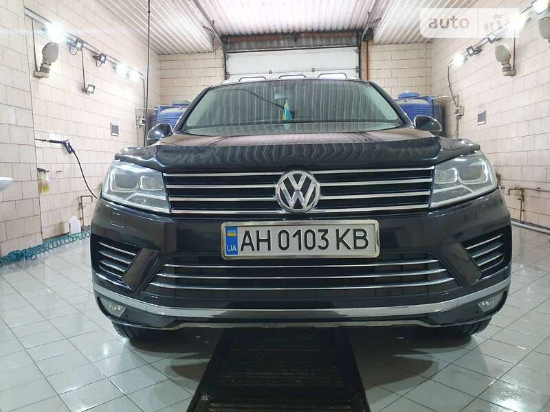 Внедорожник / Кроссовер Volkswagen Touareg 2014 в Краматорске