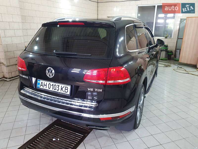 Внедорожник / Кроссовер Volkswagen Touareg 2014 в Краматорске