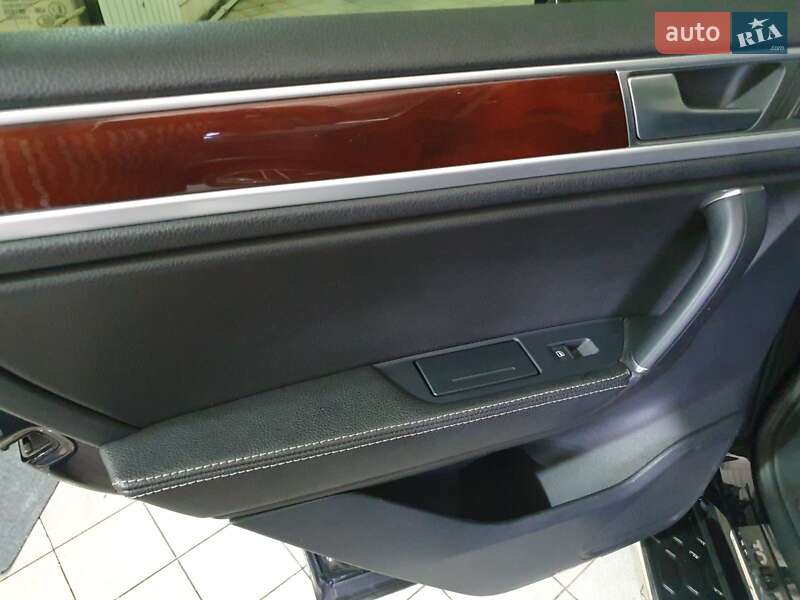 Позашляховик / Кросовер Volkswagen Touareg 2014 в Краматорську