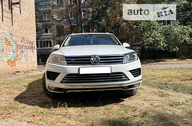 Внедорожник / Кроссовер Volkswagen Touareg 2015 в Кривом Роге