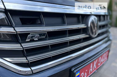 Внедорожник / Кроссовер Volkswagen Touareg 2018 в 