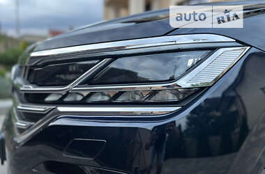 Внедорожник / Кроссовер Volkswagen Touareg 2018 в 