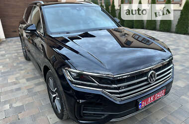 Внедорожник / Кроссовер Volkswagen Touareg 2018 в 