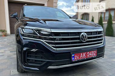 Внедорожник / Кроссовер Volkswagen Touareg 2018 в 