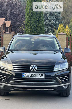 Внедорожник / Кроссовер Volkswagen Touareg 2015 в Днепре