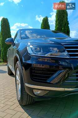 Внедорожник / Кроссовер Volkswagen Touareg 2014 в Луцке