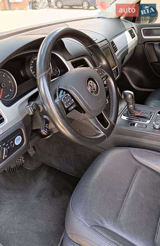 Позашляховик / Кросовер Volkswagen Touareg 2014 в Луцьку