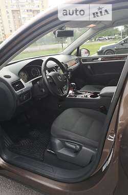 Внедорожник / Кроссовер Volkswagen Touareg 2013 в 