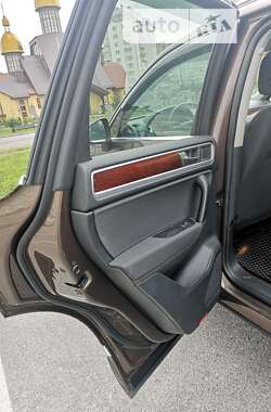 Внедорожник / Кроссовер Volkswagen Touareg 2013 в 