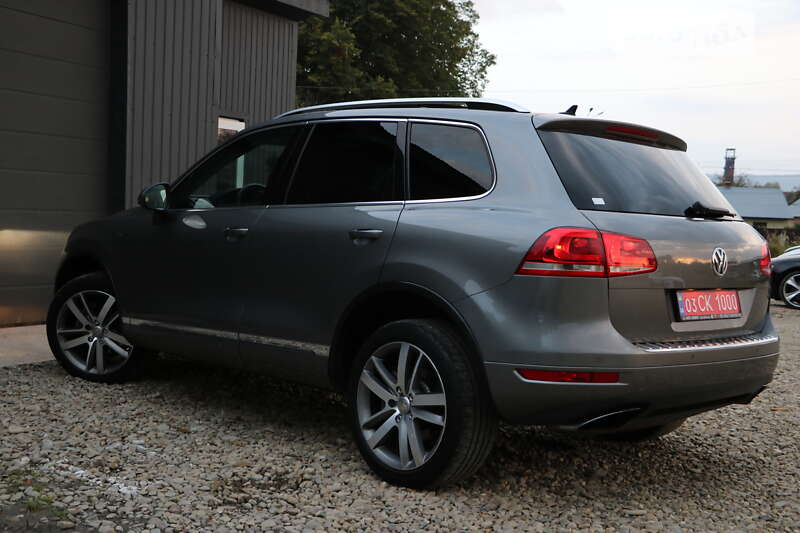 Позашляховик / Кросовер Volkswagen Touareg 2012 в Трускавці