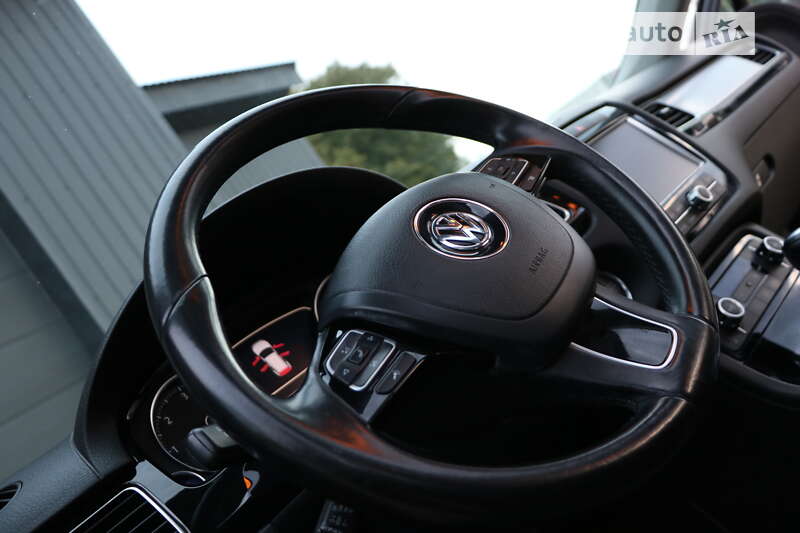 Позашляховик / Кросовер Volkswagen Touareg 2012 в Трускавці