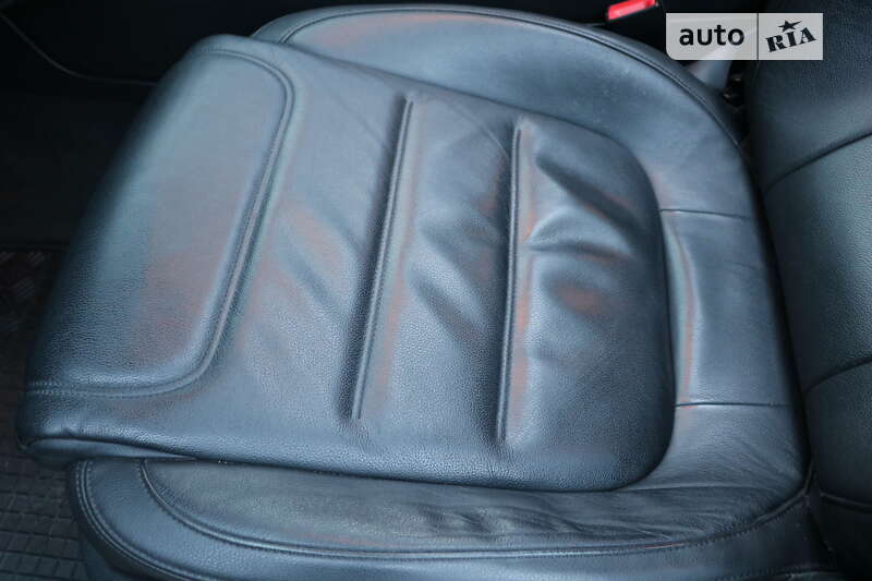 Позашляховик / Кросовер Volkswagen Touareg 2012 в Трускавці