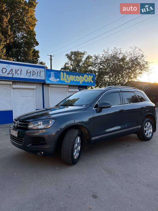 Внедорожник / Кроссовер Volkswagen Touareg 2012 в Полтаве