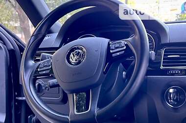 Позашляховик / Кросовер Volkswagen Touareg 2017 в Одесі