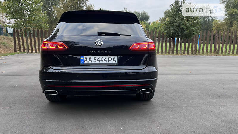 Позашляховик / Кросовер Volkswagen Touareg 2020 в Києві
