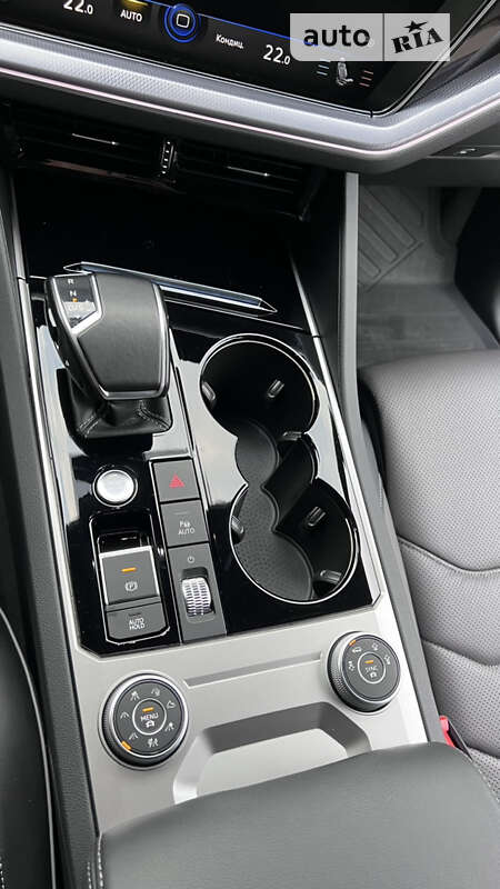 Позашляховик / Кросовер Volkswagen Touareg 2020 в Києві