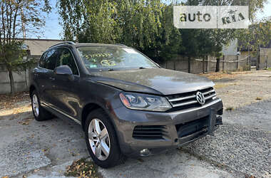 Позашляховик / Кросовер Volkswagen Touareg 2011 в 