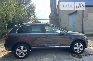 Позашляховик / Кросовер Volkswagen Touareg 2011 в 