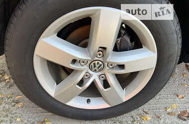 Позашляховик / Кросовер Volkswagen Touareg 2011 в 