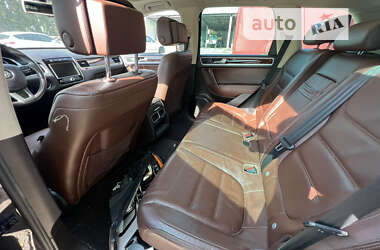 Позашляховик / Кросовер Volkswagen Touareg 2011 в 