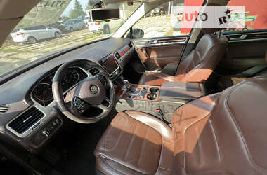 Позашляховик / Кросовер Volkswagen Touareg 2011 в 