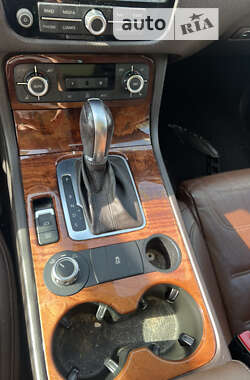 Позашляховик / Кросовер Volkswagen Touareg 2011 в 