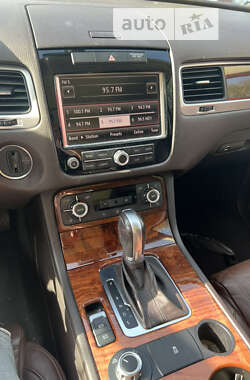 Позашляховик / Кросовер Volkswagen Touareg 2011 в 