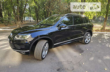 Внедорожник / Кроссовер Volkswagen Touareg 2015 в Днепре