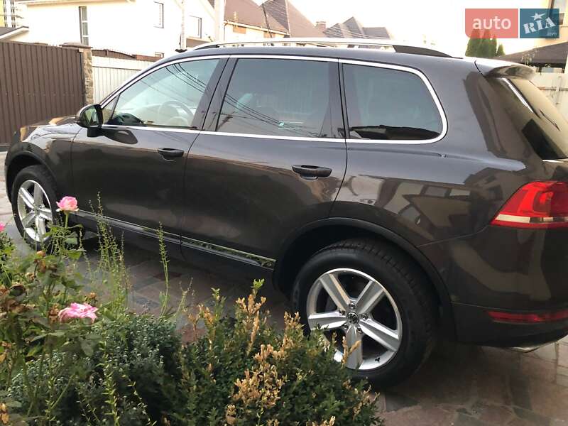 Внедорожник / Кроссовер Volkswagen Touareg 2012 в Броварах