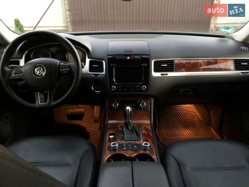 Внедорожник / Кроссовер Volkswagen Touareg 2012 в Броварах