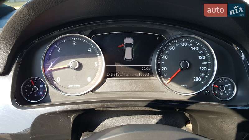 Позашляховик / Кросовер Volkswagen Touareg 2013 в Києві