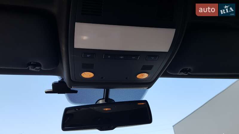 Позашляховик / Кросовер Volkswagen Touareg 2013 в Києві