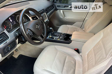 Позашляховик / Кросовер Volkswagen Touareg 2011 в Дніпрі