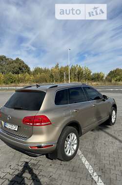 Внедорожник / Кроссовер Volkswagen Touareg 2015 в Летичеве