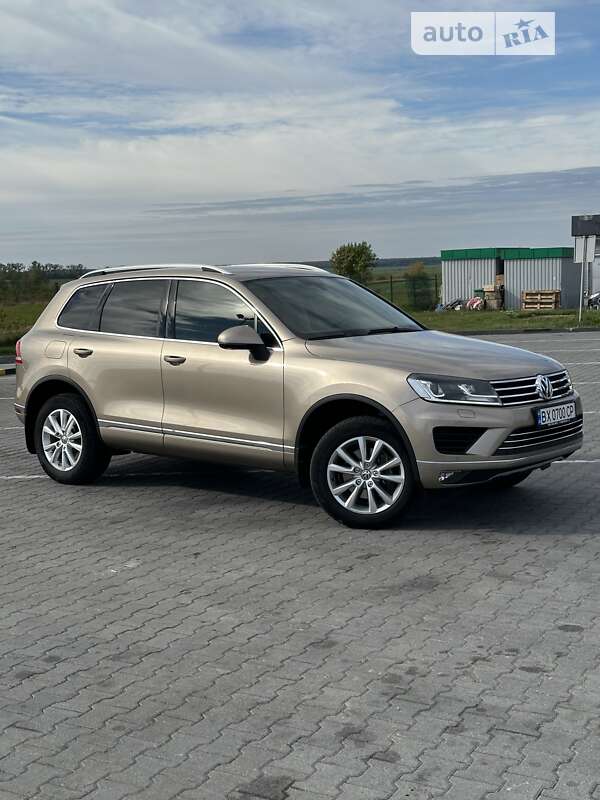 Позашляховик / Кросовер Volkswagen Touareg 2015 в Летичіві