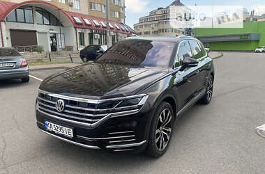 Внедорожник / Кроссовер Volkswagen Touareg 2018 в Киеве