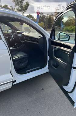 Позашляховик / Кросовер Volkswagen Touareg 2018 в Коростені