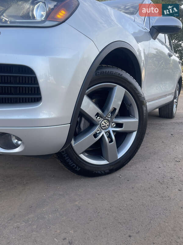 Внедорожник / Кроссовер Volkswagen Touareg 2011 в Кривом Роге