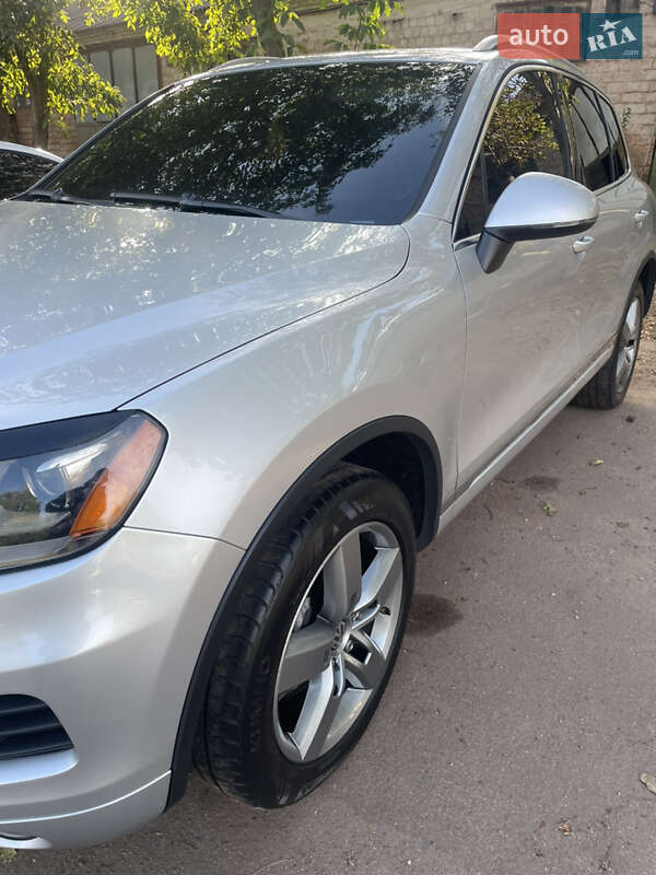Внедорожник / Кроссовер Volkswagen Touareg 2011 в Кривом Роге