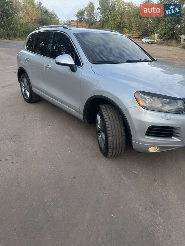 Внедорожник / Кроссовер Volkswagen Touareg 2011 в Кривом Роге