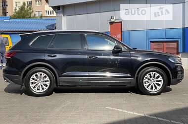 Позашляховик / Кросовер Volkswagen Touareg 2019 в Одесі