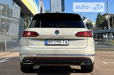 Внедорожник / Кроссовер Volkswagen Touareg 2021 в 