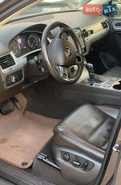 Внедорожник / Кроссовер Volkswagen Touareg 2011 в Сумах