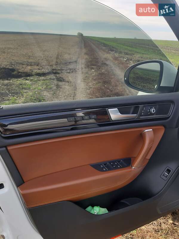 Позашляховик / Кросовер Volkswagen Touareg 2014 в Тернополі