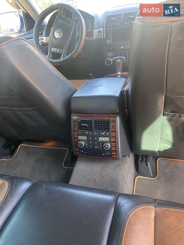 Позашляховик / Кросовер Volkswagen Touareg 2004 в Могилів-Подільському