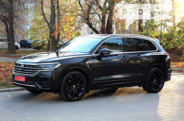Позашляховик / Кросовер Volkswagen Touareg 2018 в 